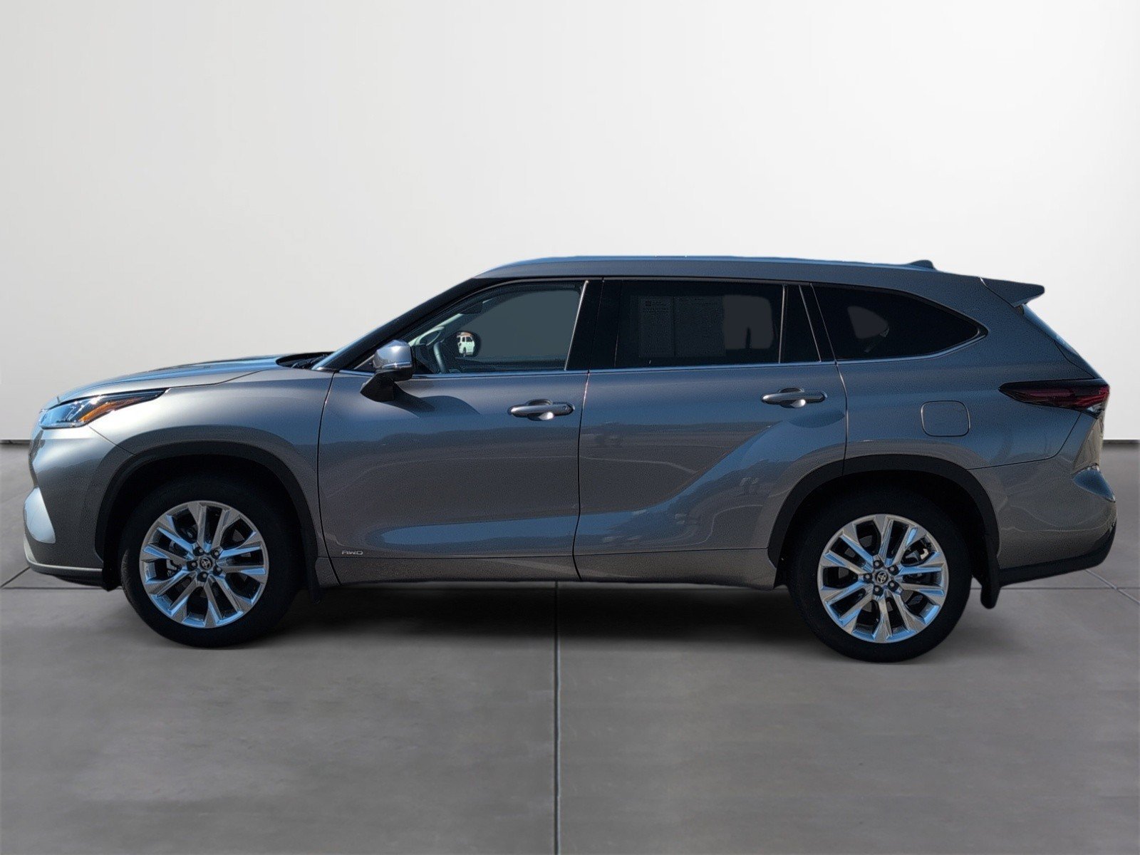 Certified 2026 Toyota Highlander Limited AWD/4WD image 3