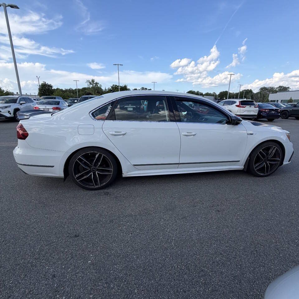 Used 2017 Volkswagen Passat 1.8T R-Line w/ R-Line Lighting Package FWD image 13