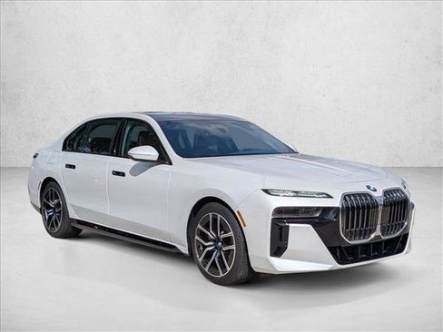 Used 2023 BMW 740i RWD image 3