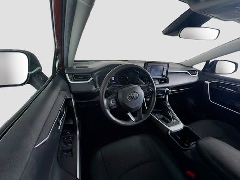 Used 2022 Toyota RAV4 XLE w/ Convenience Package FWD image 18