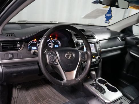 Used 2013 Toyota Camry SE image 7