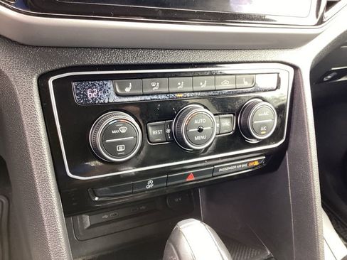 Used 2023 Volkswagen Atlas SE image 40