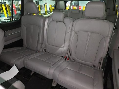 Used 2024 Jeep Wagoneer Series II w/ Convenience Group I AWD/4WD image 3