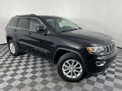 Used 2021 Jeep Grand Cherokee Laredo X AWD/4WD image 2