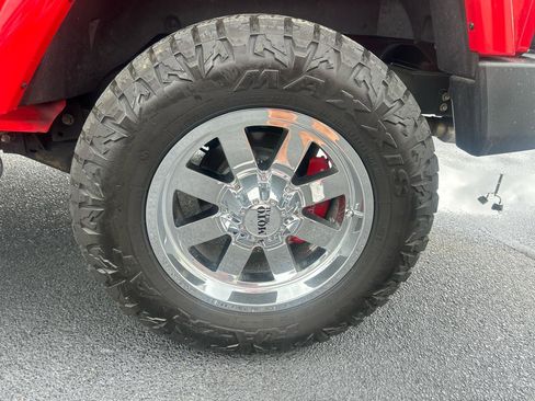 Used 2015 Jeep Wrangler Unlimited Sahara w/ Connectivity Group AWD/4WD image 9