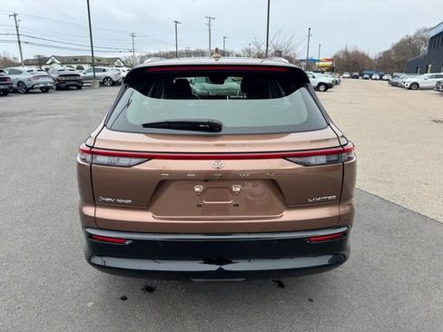 Used 2025 Toyota Crown Signia w/ Advanced Technology Package image 8