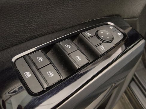 Used 2022 Nissan Pathfinder SL AWD/4WD image 27
