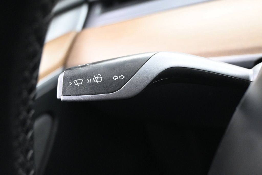 Used 2023 Tesla Model Y Performance AWD/4WD image 19