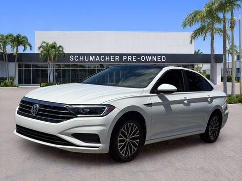 Used 2019 Volkswagen Jetta SEL w/ Cold Weather Package FWD image 3