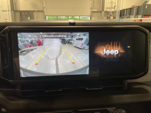Used 2024 Jeep Wrangler Unlimited w/ Convenience Group AWD/4WD image 46