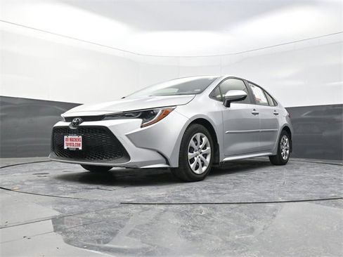 Used 2022 Toyota Corolla LE image 29
