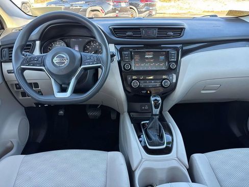 Used 2020 Nissan Rogue Sport SV image 10