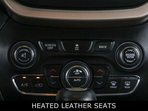 Used 2018 Jeep Cherokee Limited FWD image 20