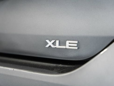 Used 2023 Toyota Highlander XLE FWD image 7
