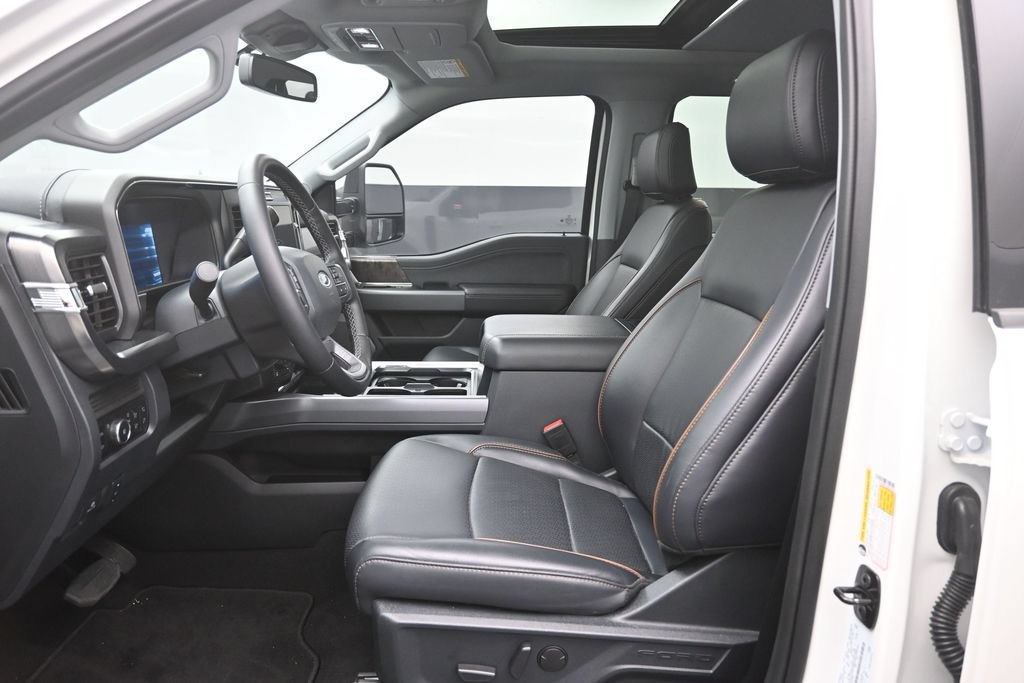 Used 2025 Ford F250 Lariat w/ Black Appearance Package AWD/4WD image 18