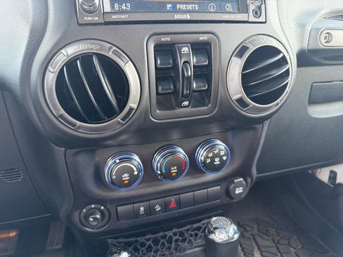 Used 2015 Jeep Wrangler Unlimited Sport w/ Quick Order Package 24S AWD/4WD image 16