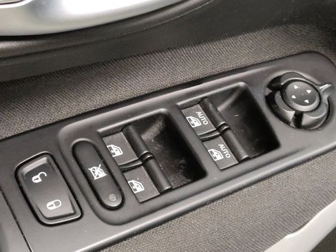 Used 2021 Jeep Renegade Latitude image 27