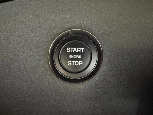 Used 2025 Land Rover Range Rover Evoque S image 13