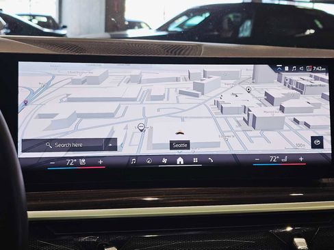Used 2024 BMW X7 xDrive40i image 14