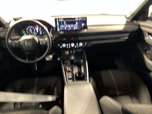Used 2025 Honda Accord Sport image 4