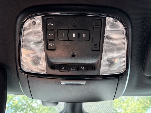 Used 2025 Dodge Durango R/T w/ Blacktop Package AWD/4WD image 14