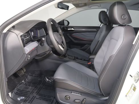 Used 2025 Volkswagen Jetta SEL FWD image 12