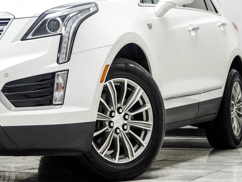 Used 2017 Cadillac XT5 Luxury w/ Driver Awareness Package image 3