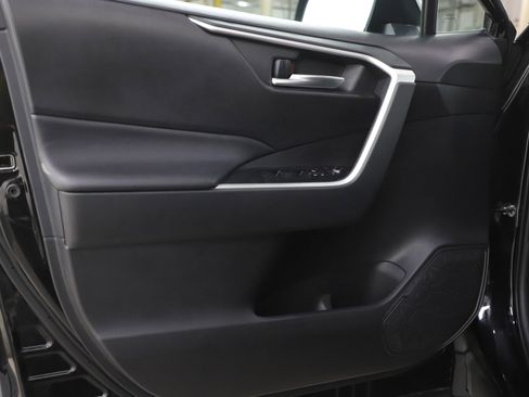 Used 2021 Toyota RAV4 XLE w/ Convenience Package image 19