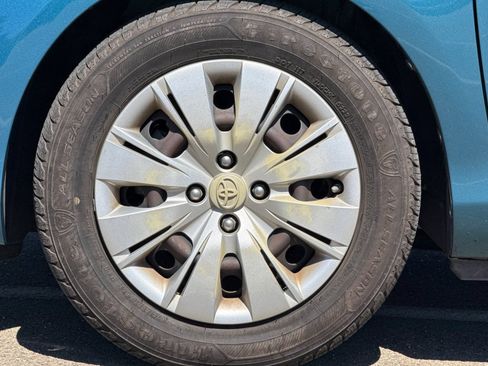 Used 2012 Toyota Yaris LE FWD image 40