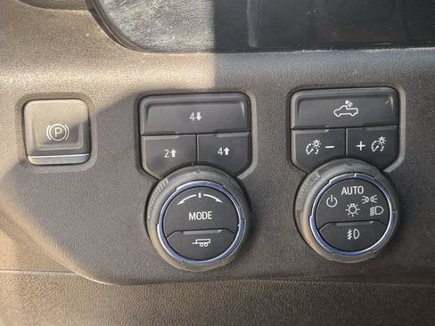 Used 2024 Chevrolet Silverado 2500 LT AWD/4WD image 25