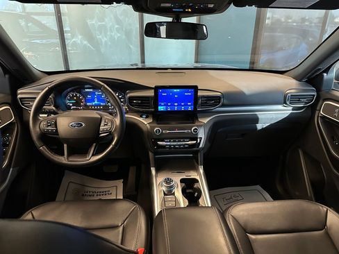 Used 2020 Ford Explorer XLT w/ Equipment Group 202A AWD/4WD image 9