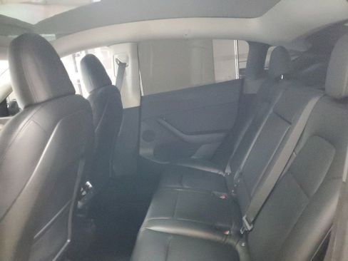 Used 2022 Tesla Model Y Long Range image 13