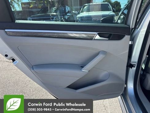 Used 2018 Volkswagen Passat 2.0T SE w/ SE Lighting Package FWD image 27