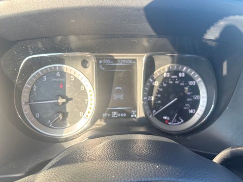 Used 2017 Nissan Titan SL image 18