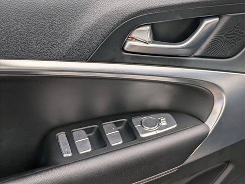 Used 2025 Genesis G70 2.5T RWD image 11