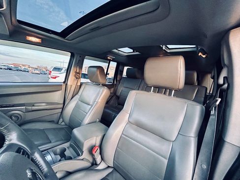Used 2007 Jeep Commander Sport image 11