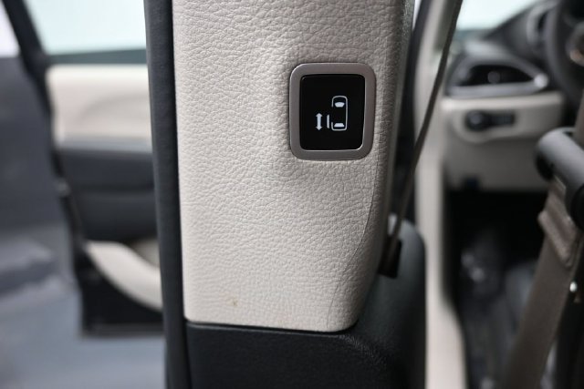 Used 2024 Chrysler Pacifica Touring-L FWD image 31