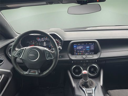 Used 2020 Chevrolet Camaro SS RWD image 9