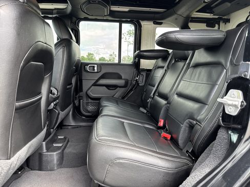 Used 2020 Jeep Wrangler Unlimited Sahara AWD/4WD image 30