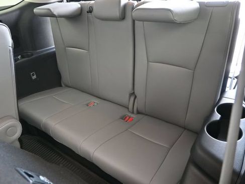 Used 2023 Toyota Highlander Limited FWD image 15