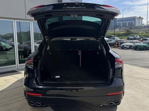Certified 2022 Maserati Levante GT image 10