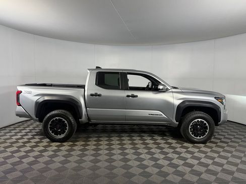 Used 2024 Toyota Tacoma TRD Off-Road AWD/4WD image 5