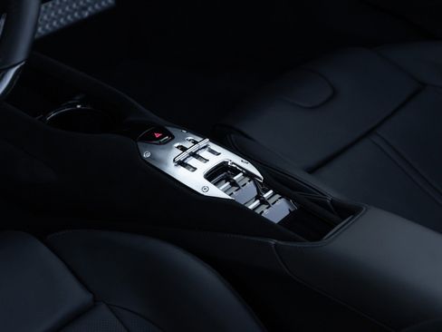 Used 2025 Ferrari SF90 Spider image 29