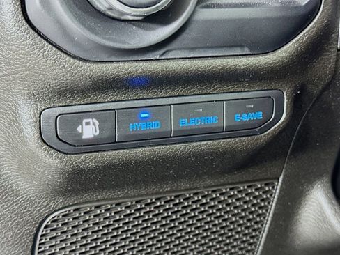 Used 2023 Jeep Wrangler Unlimited Sahara AWD/4WD image 16