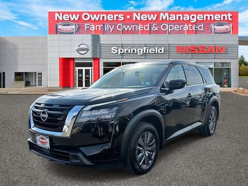 Used 2025 Nissan Pathfinder S image 2