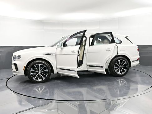 Certified 2023 Bentley Bentayga Plug-In Hybrid AWD/4WD image 38