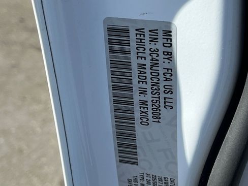 Used 2025 Jeep Compass Limited image 29