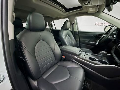 Used 2023 Toyota Highlander XLE AWD/4WD image 30