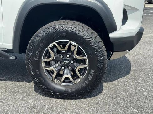 Used 2026 Chevrolet Colorado ZR2 AWD/4WD image 9
