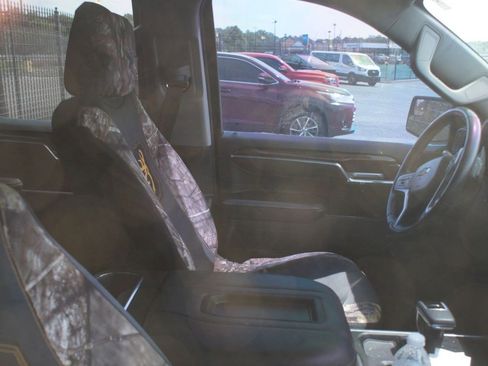 Used 2022 Chevrolet Silverado 1500 LT w/ Z71 Off-Road Package image 4